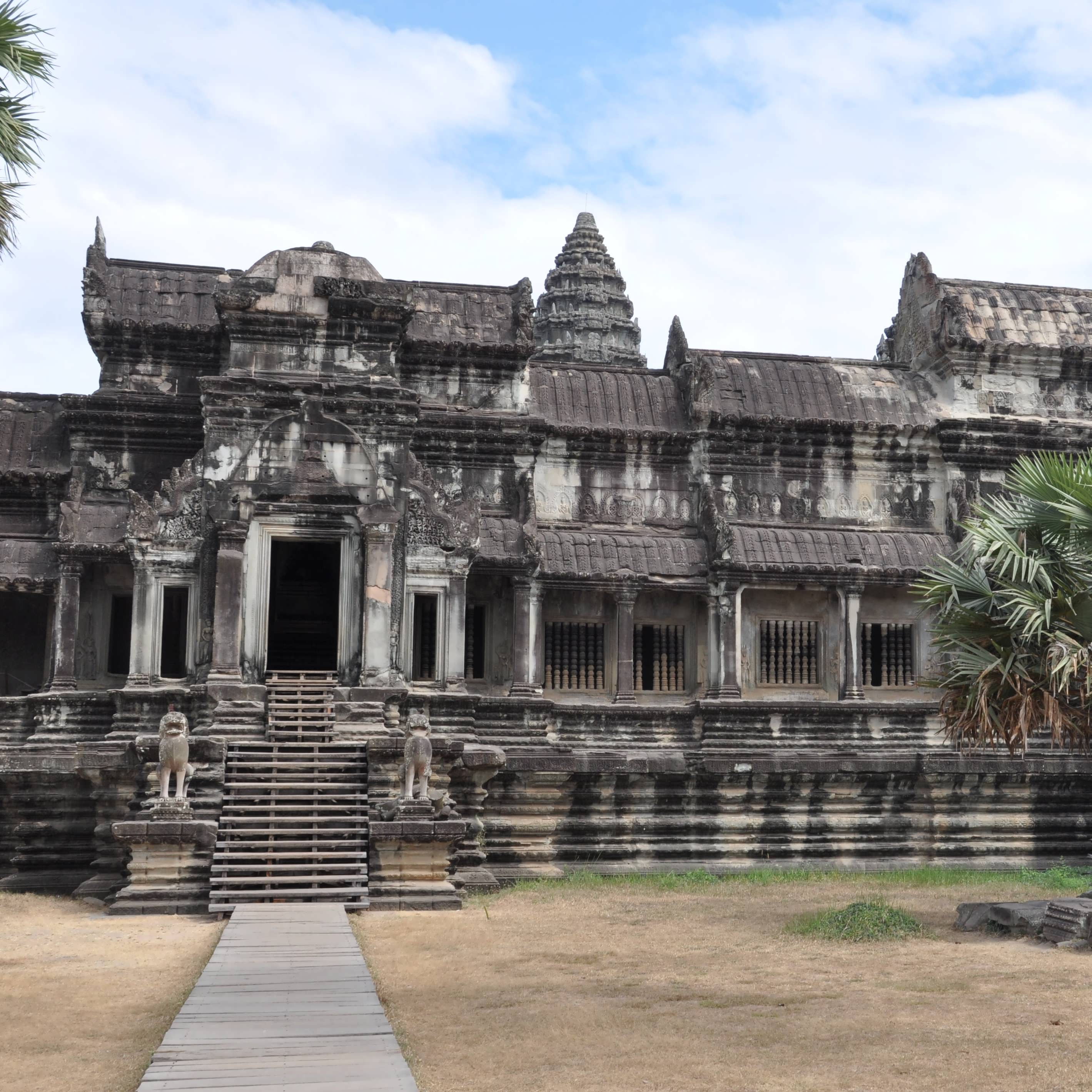 Angkor Wat, Seiteneingang